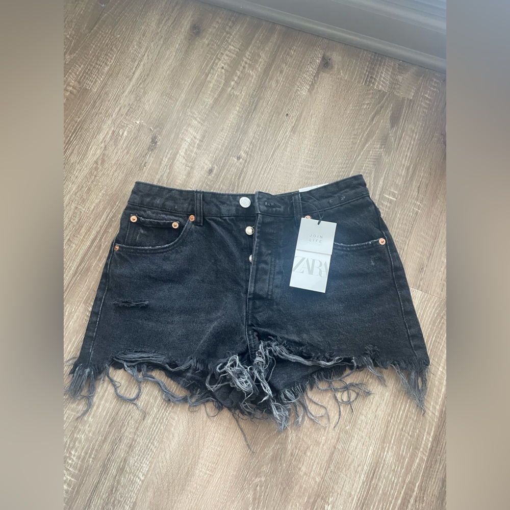 Zara NWT Mid Rise Black Denim Distressed Jean Shorts- Size 6 - Picture 1 of 5